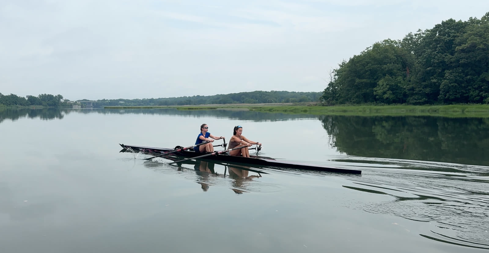 U16 double sculling on calm water
